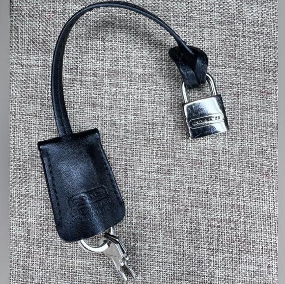 Coach lock And Keys leather clochette Charm Set clochette Lock And Key - Picture 3 of 3